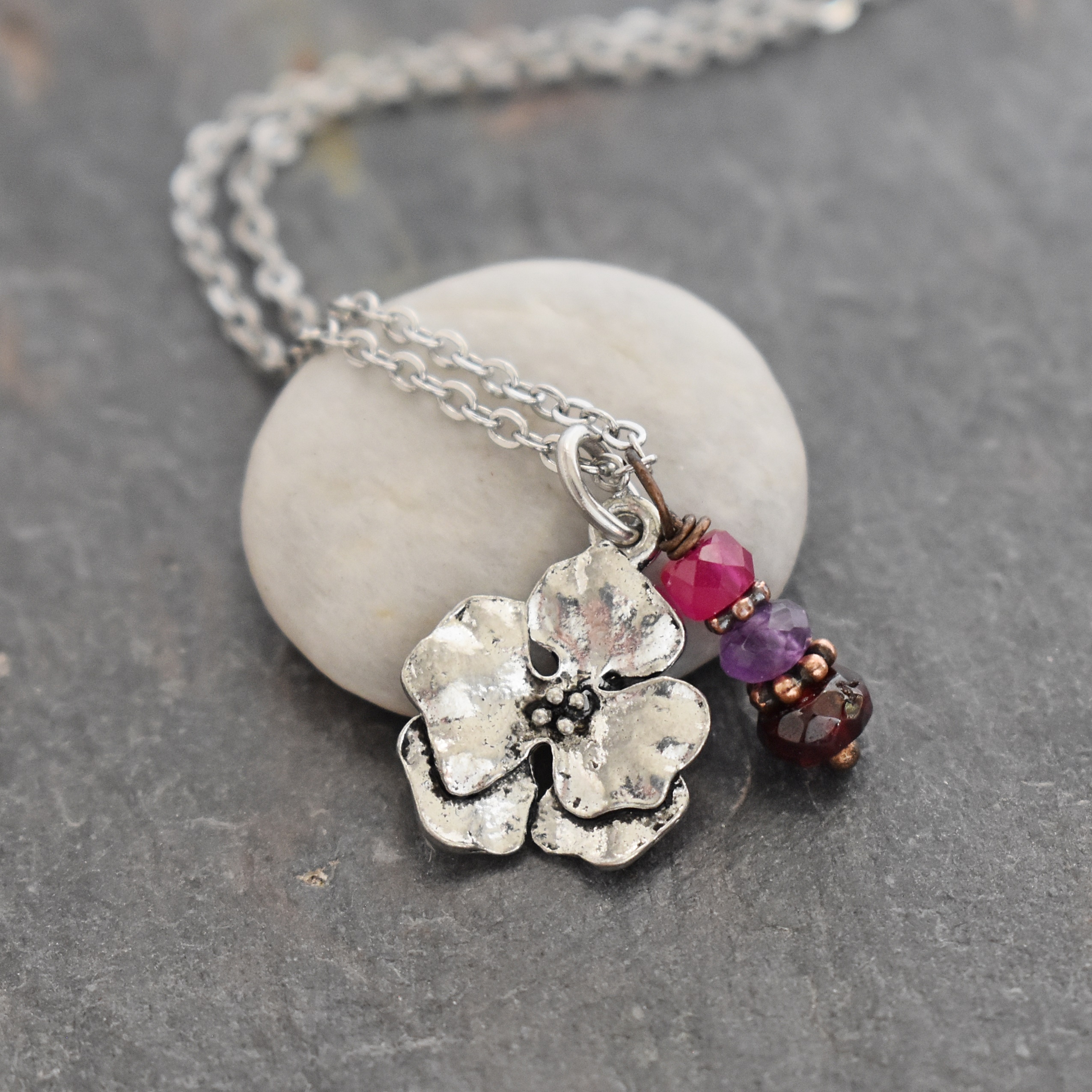 Pansy Flower necklacer garnet (1)