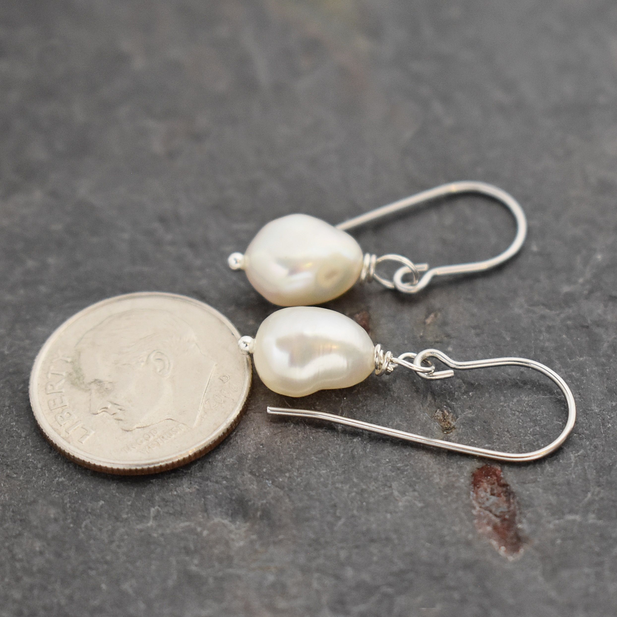 White freshwater pearls earrings
