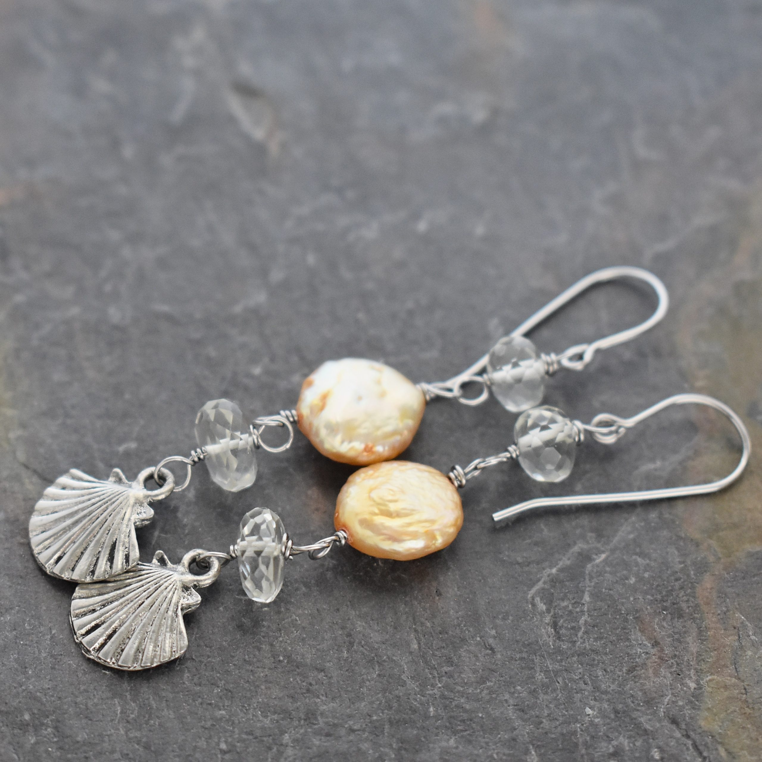 Ssallop shell green amethyst, coin pearl earrings (2)