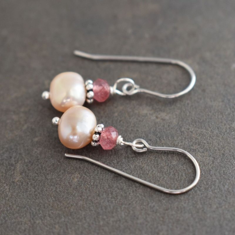 Strawberry quartz and pink pearls earrings Strawberry quartz and pink pearls earrings