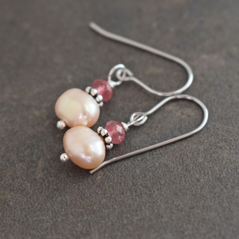 Strawberry quartz and pink pearls earrings Strawberry quartz and pink pearls earrings