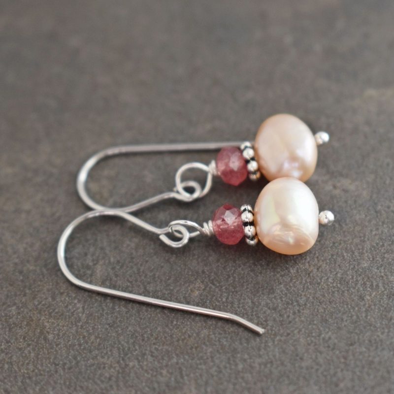Strawberry quartz and pink pearls earrings Strawberry quartz and pink pearls earrings